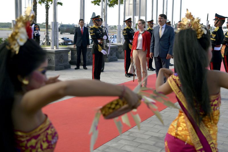 antarafoto-kedatangan-mantan-presiden-hungaria-180524-nhw-5