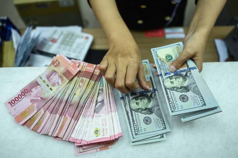 antarafoto-nilai-tukar-rupiah-menguat-220524-riv-2