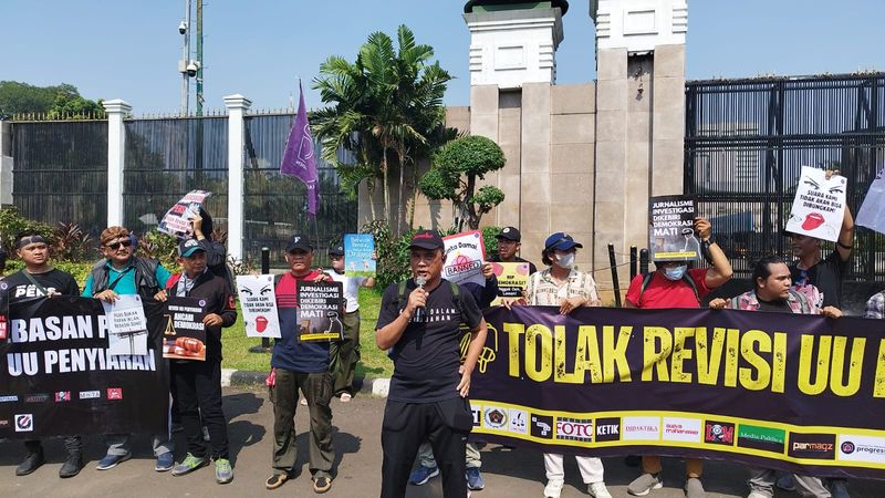 Aksi Tolak Revisi RUU Penyiaran