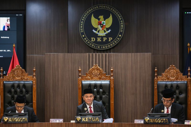 antarafoto-dkpp-mecopot-ketua-kpu-manggarai-barat-28052024-ada-2