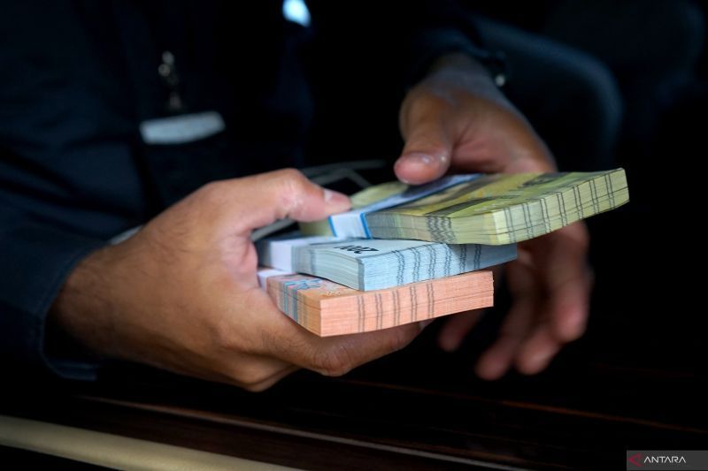 antarafoto-penukaran-uang-kas-keliling-di-gorontalo-120624-aws-3