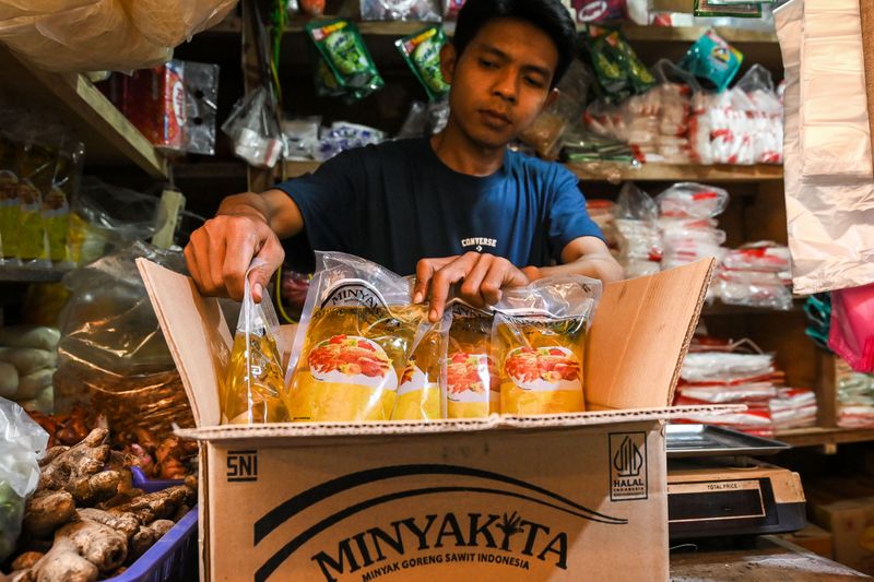 antarafoto-harga-minyakita-naik-di-tangerang-150724-sth-1