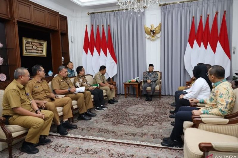 Penjabat Bupati Bogor Asmawa Tosepu menemui Wakil Presiden Ma'ruf Amin