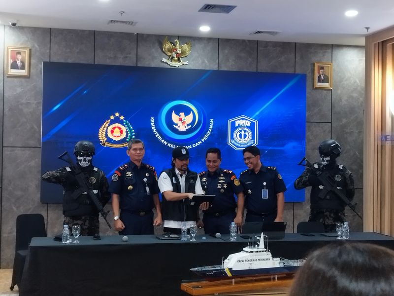 Konferensi pers Update Perkembangan Kasus Penyelundupan Benih Bening Lobster