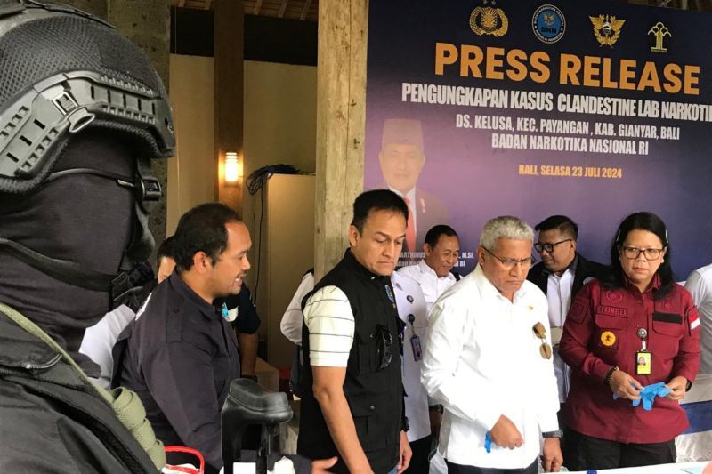 Kepala Badan Narkoba Nasional Republik Indonesia Komisaris Jenderal Marthinus Hukom