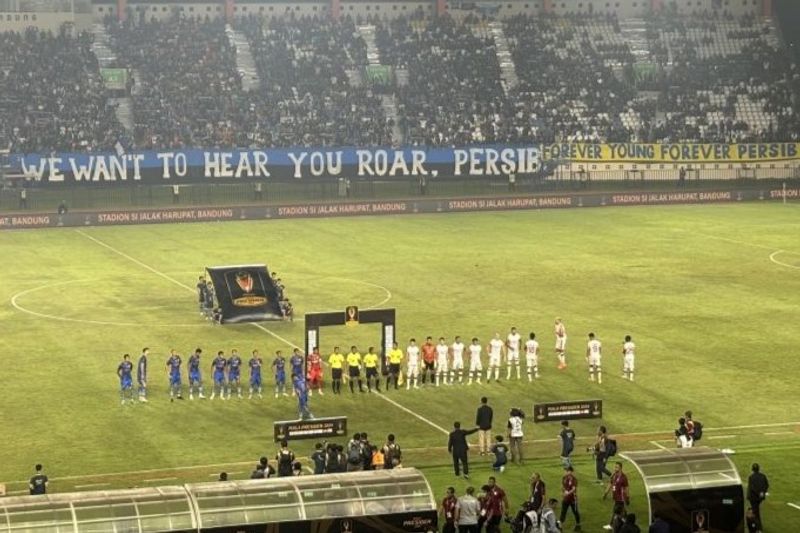 Situasi pertandingan Persib Bandung melawan Persis Solo