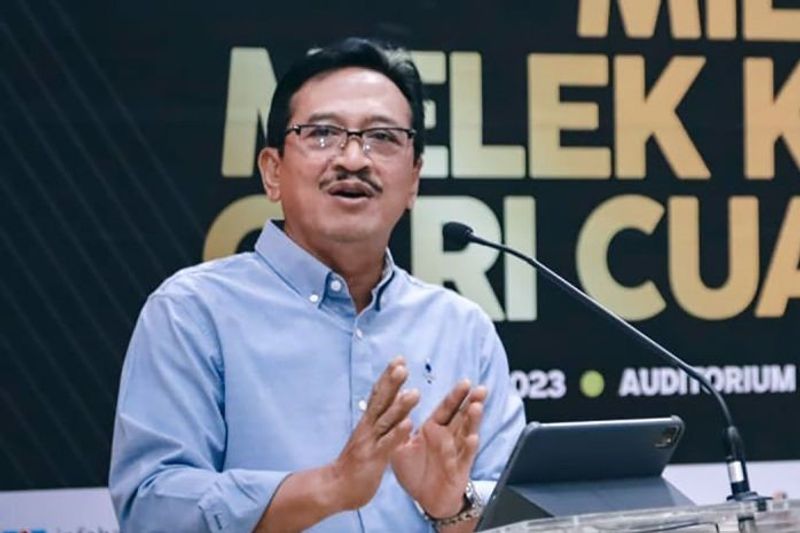 Kepala Departemen Literasi, Inklusi Keuangan, dan Komunikasi OJK Aman Santosa
