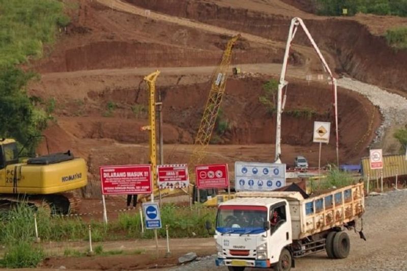 Proses pembangunan Jalan Tol Bocimi Seksi III 