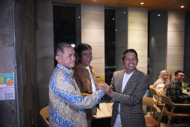 Dedi Mulyadi saat menerima pinangan Golkar