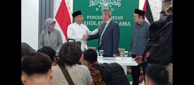 Ketua Umum PBNU, Gus Yahya bersama Duta Besar Palestina untuk Indonesia Zuhair Al-Shun