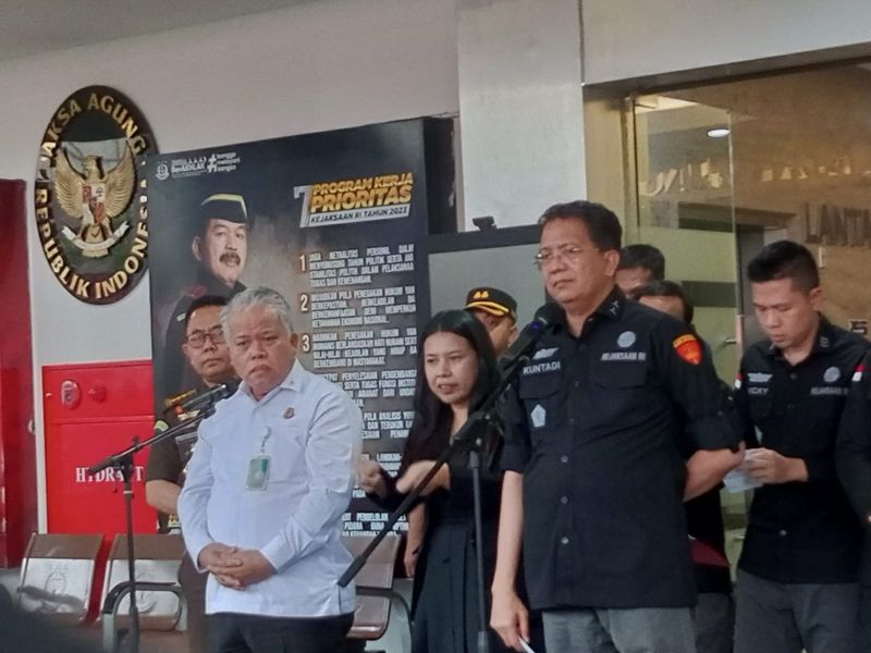 Konferensi pers penetapan tersangka baru di kasus korupsi tol mbz