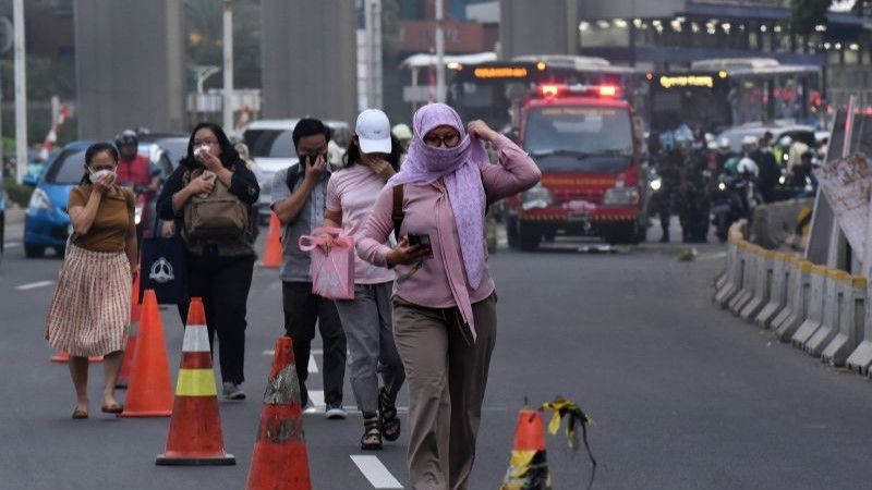 kebocoran pipa gas di depan Gedung Kemenkes, Jalan Rasuna Said, Jakarta