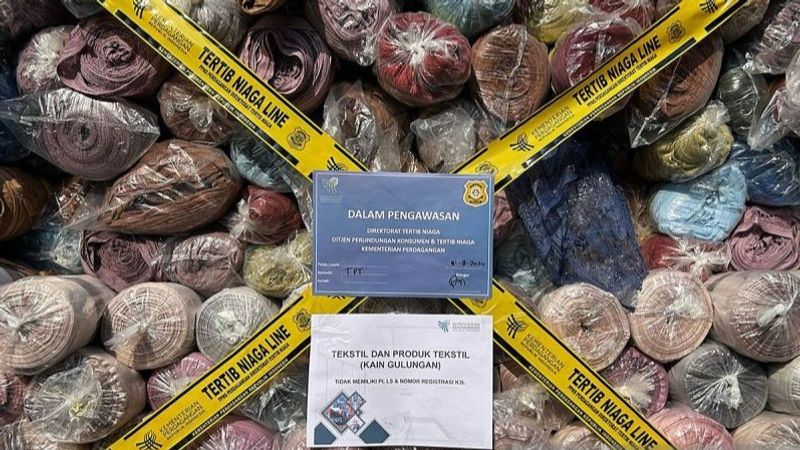 Salah satu kontainer yang berisi kain gulungan (TPT) dalam ekspos