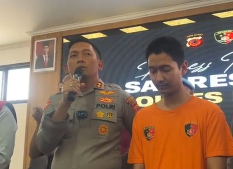 Armor Toreador saat ditampilkan ke publik usai ditetapkan tersangka tindak pidana KDRT
