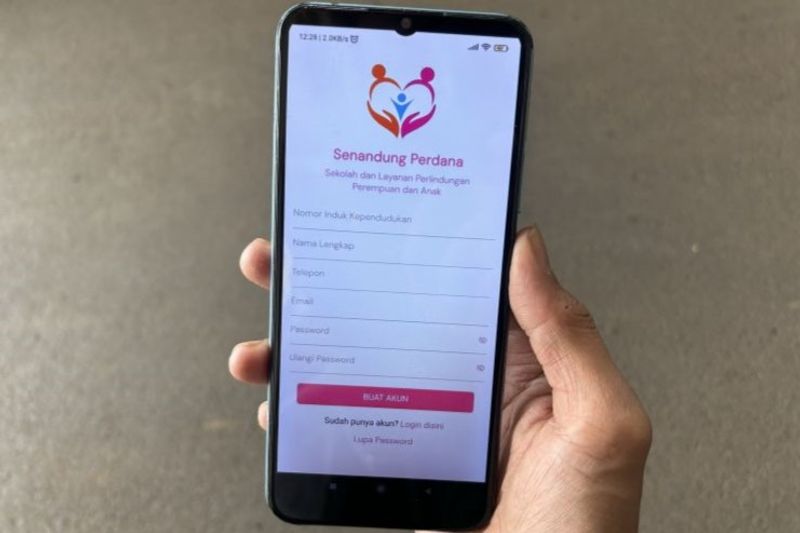 aplikasi Senandung Perdana melalui ponsel pintar untuk memudahkan masyarakat melaporkan KDRT