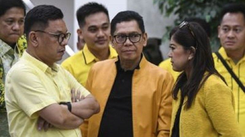 Wakil Ketua Umum Partai Golkar Ahmad Doli Kurnia didampingi Ketua DPP Golkar Meutya Hafid