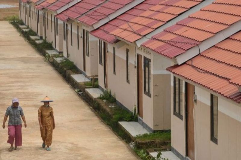 Deretan Rumah Instan Sederhana Sehat (RISHA