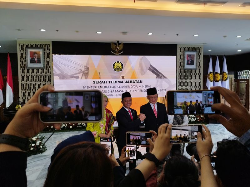 Serah terima jabatan Menteri ESDM oleh Arifin Tasrif kepada Bahlil Lahadalia