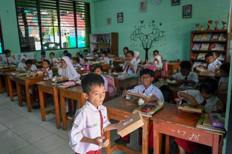 antarafoto-uji-coba-makan-bergizi-gratis-di-jakarta-19082024-ram-10