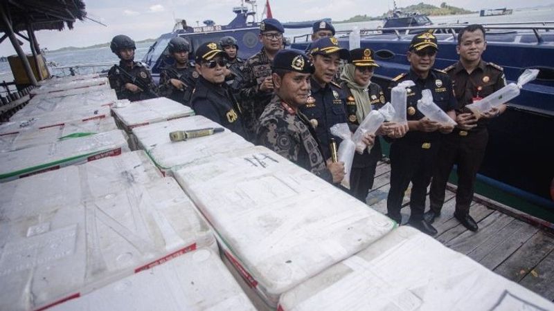PSDKP bersama Bea Cukai Batam saat melakukan konferensi pers soal penyelundupan benih lobster