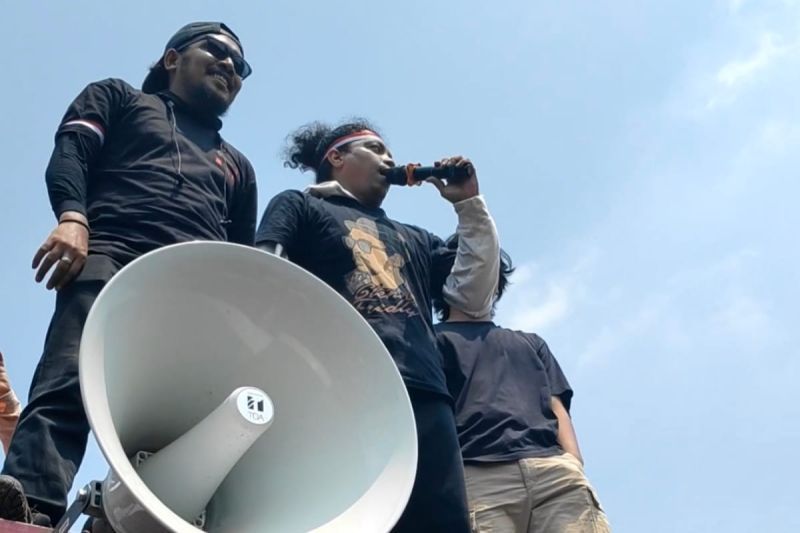 Komika Arie Kriting di sela aksi kawal putusan MK