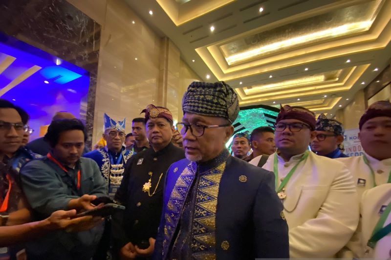 Zulkifli Hasan usai terpilih kembali sebagai Ketua Umum DPP PAN 2024–2029