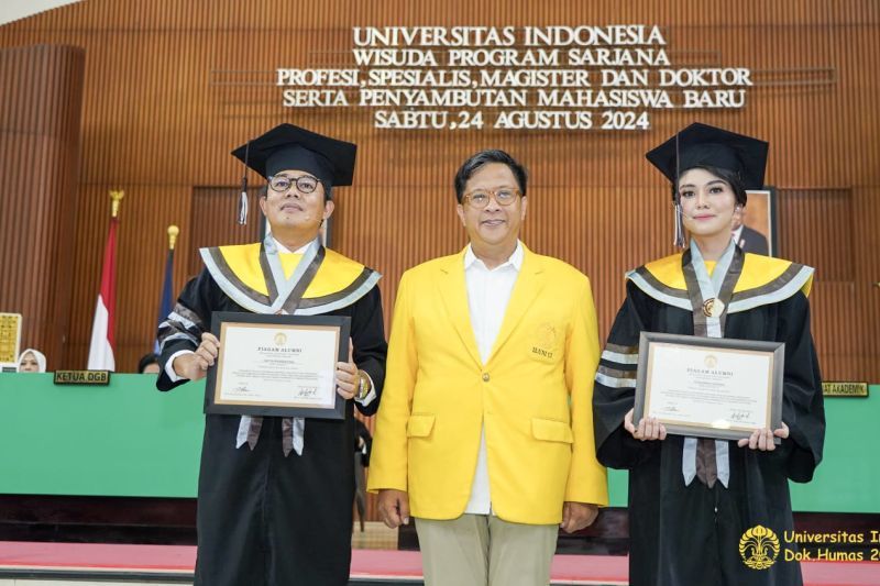 Penyerahan secara simbolik Program Penghimpunan Dana Abadi Universitas Indonesia (UI)