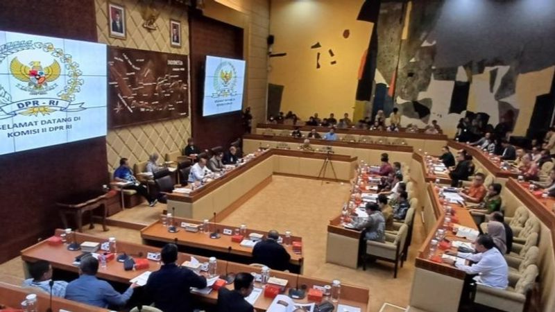 Rapat Dengar Pendapat (RDP) Komisi II DPR RI, KPU, dan Pemerintah bahas PKPU 8 2024