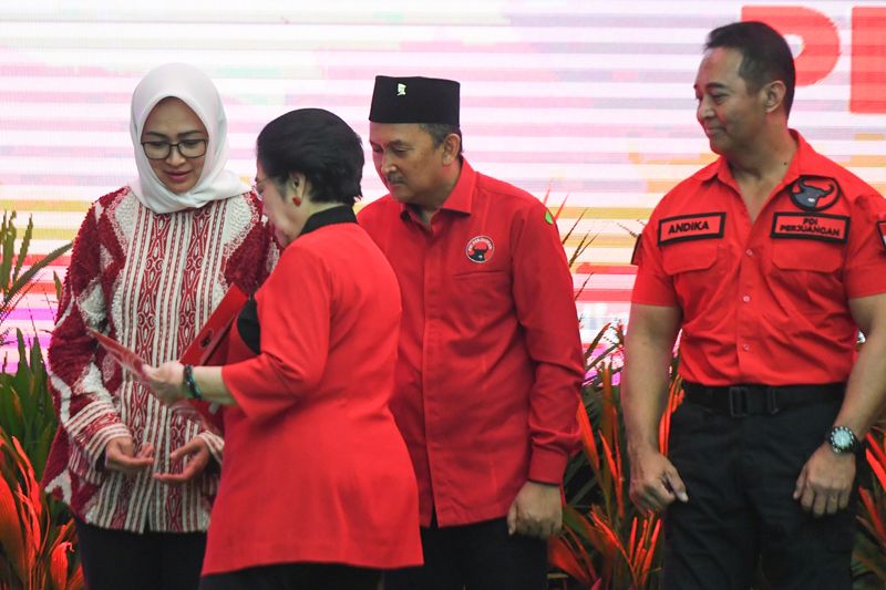 antarafoto-pdip-umumkan-bakal-calon-kepala-daerah-260824-hma-4