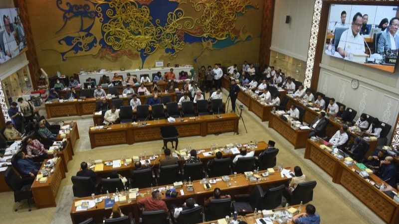antarafoto-baleg-dpr-sahkan-ruu-pilkada-210824-ies-6