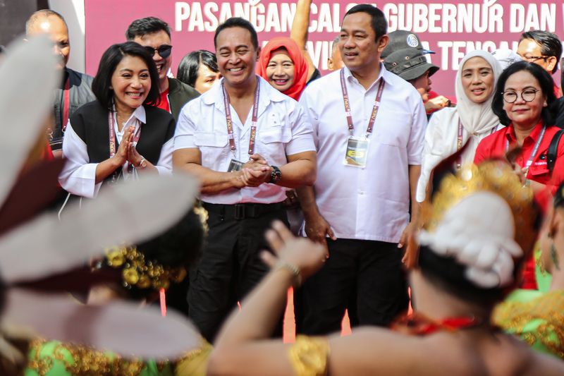 antarafoto-andika-perkasa-hendrar-prihadi-mendaftar-ke-kpu-jawa-tengah-270824-mz