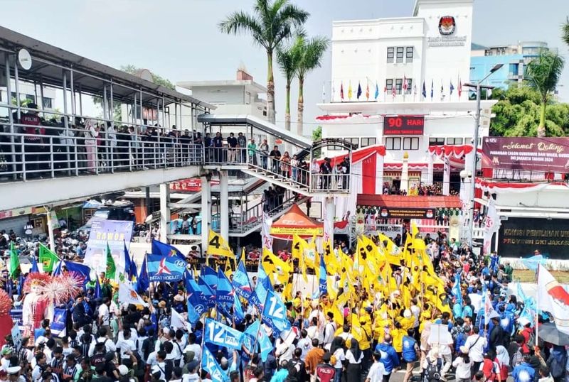 Masa pendukung Cagub-Cawagub Jakarta Ridwan Kamil-Suswono