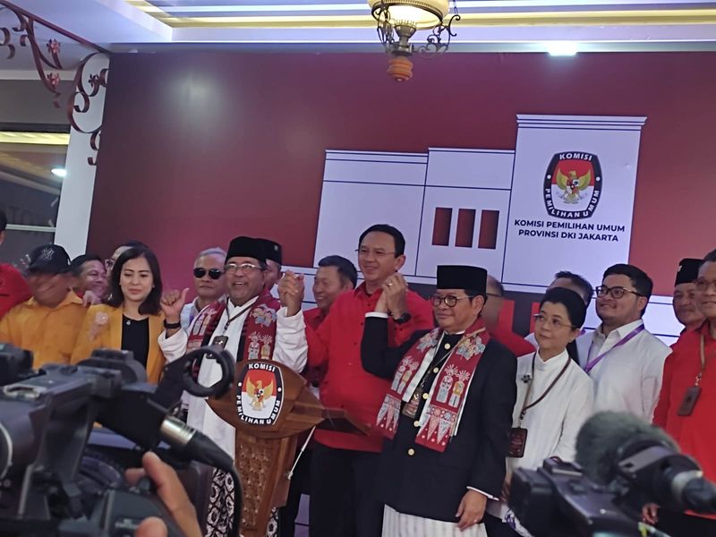 Pramono Anung dan Rano Karno mendaftarkan diri sebagai calon Gubernur dan Wakil Gubernur DKI Jakarta