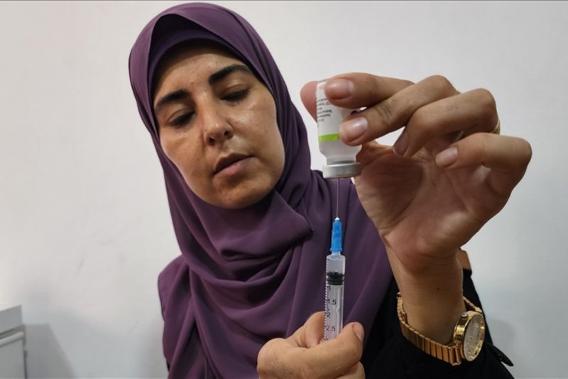 Vaksin polio untuk anak-anak Gaza