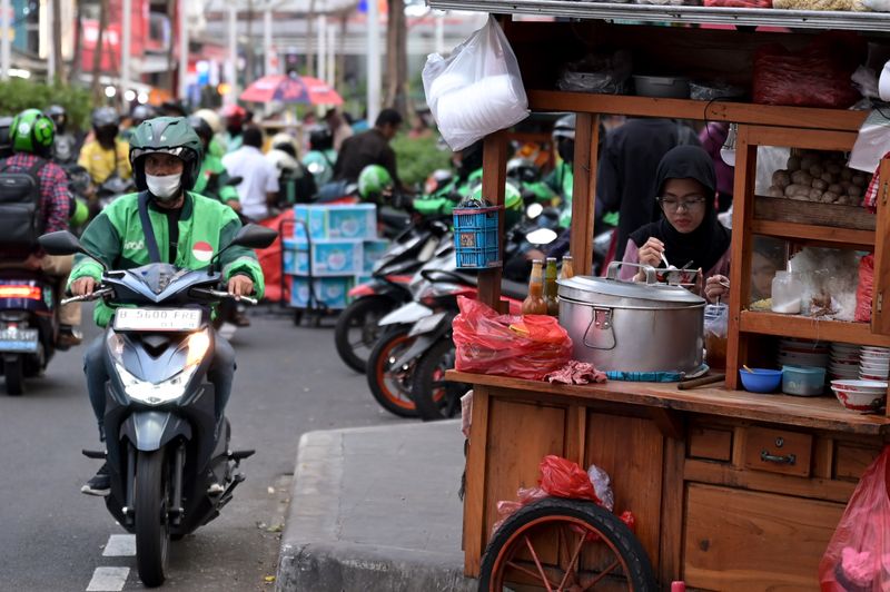 antarafoto-jumlah-kelas-menengah-indonesia-turun-30082024-fzn-9