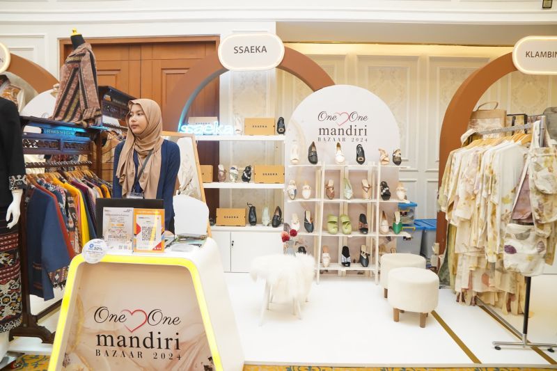 Pelaku UMKM mengikuti Bazaar One Heart One Mandiri 2024