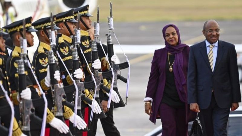 Presiden Zanzibar Hussein Ali Mwinyi tiba di Bandara Internasional I Gusti Ngurah Rai, Badung, Bali