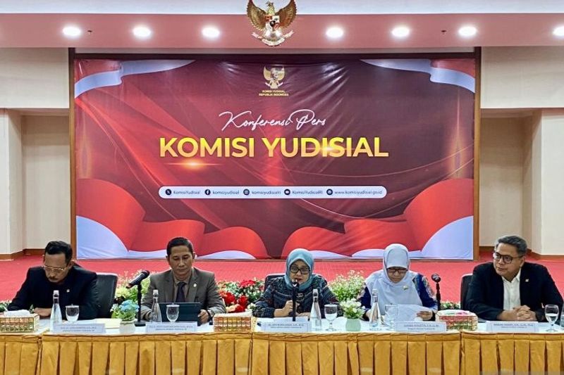 Konferensi pers pernyataan kelembagaan Komisi Yudisial (KY) terkait seleksi calon hakim agung