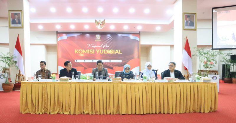 Konferensi pers di kantor Komisi Yudisial (KY)
