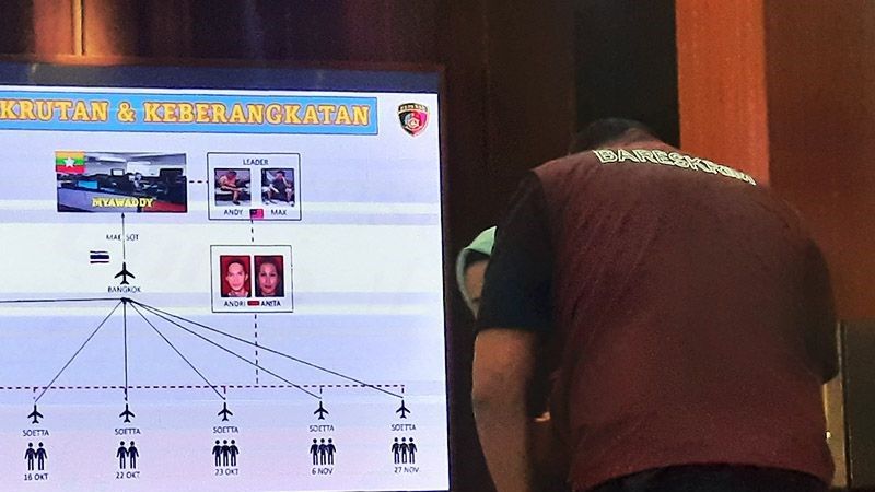 Bareskrim Polri menampilkan alur keberangkatan 25 WNI jadi korban TPPO di Myanmar