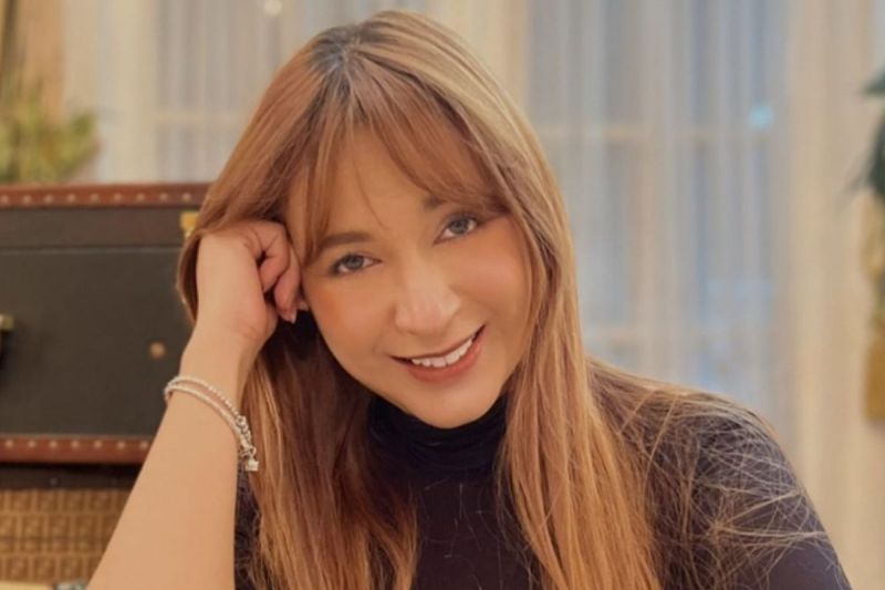 Aktris dan penyanyi Puput Novel dalam sebuah unggahan Instagram pada 2022
