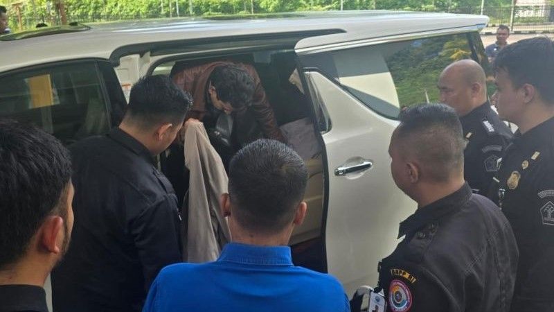 Petugas Imigrasi Entikong, Kalbar mencegah upaya pelarian seorang Warga Negara Indonesia (WNI)
