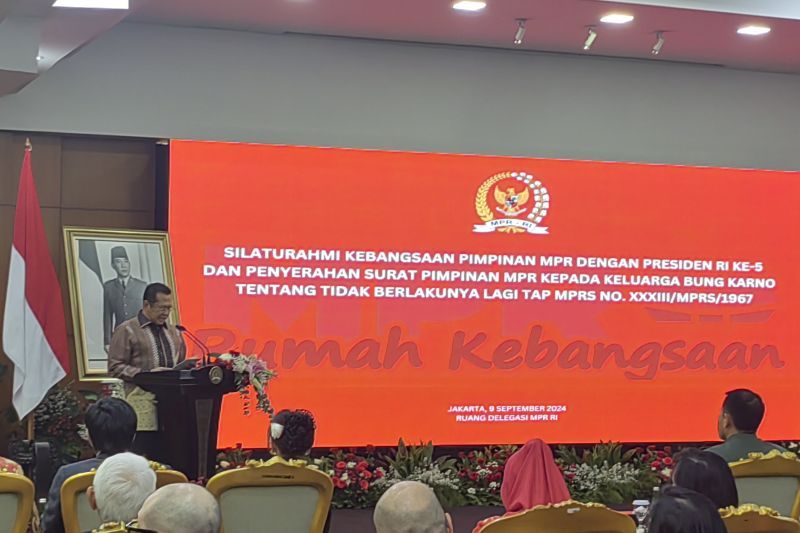 Ketua MPR RI Bambang Soesatyo dalam penyerahan surat pimpinan MPR kepada keluarga Soekarno
