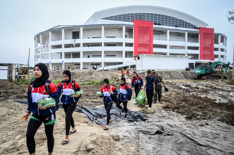 antarafoto-pon-xxi-aceh-sumut-pertandingan-voli-indoor-ditunda-100924-riv-1