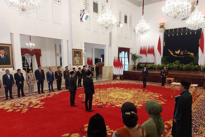 Presiden Joko Widodo saat melantik Saifullah Yusuf sebagai Menteri Sosial (Mensos)
