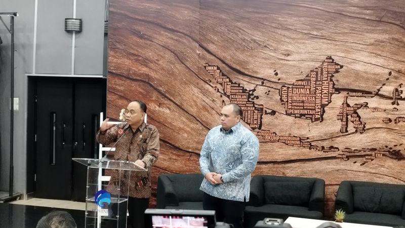 Menkominfo Budi Ari Setiadi bersama Ketua Umum Asosiasi Fintech (AFTECH) Pandu Sjahrir