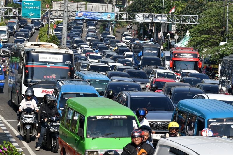 antarafoto-kepadatan-kendaraan-menuju-jalur-wisata-puncak-bogor-150924-arf-2