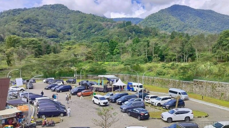 Pemandangan alam di kawasan wisata Puncak, Cisarua, Kabupaten Bogor