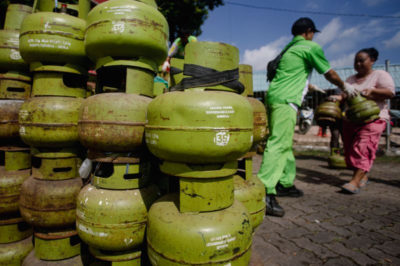 antarafoto-operasi-pasar-lpg3kg-1692024-tpp-2