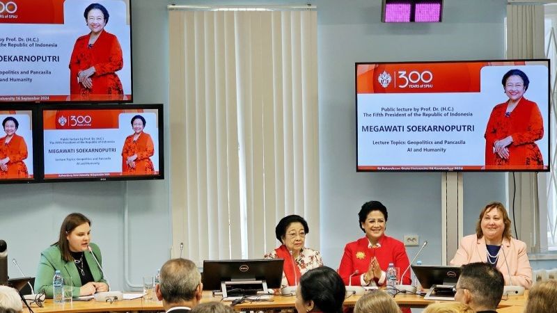 Presiden kelima RI Megawati Soekarnoputri mengisi kuliah umum di St. Petersburg University, Rusia